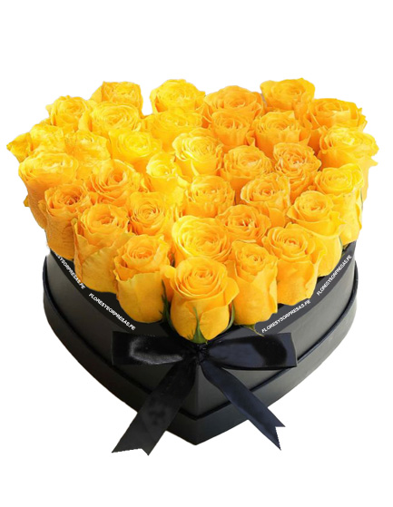 Corazón con 30 rosas amarillas