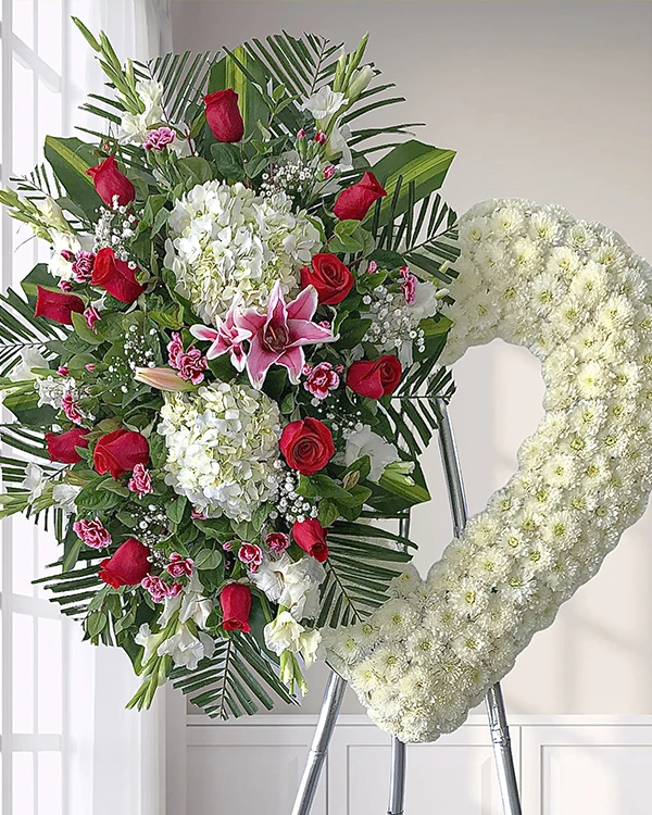 Lágrimas fúnebres con rosas blancas